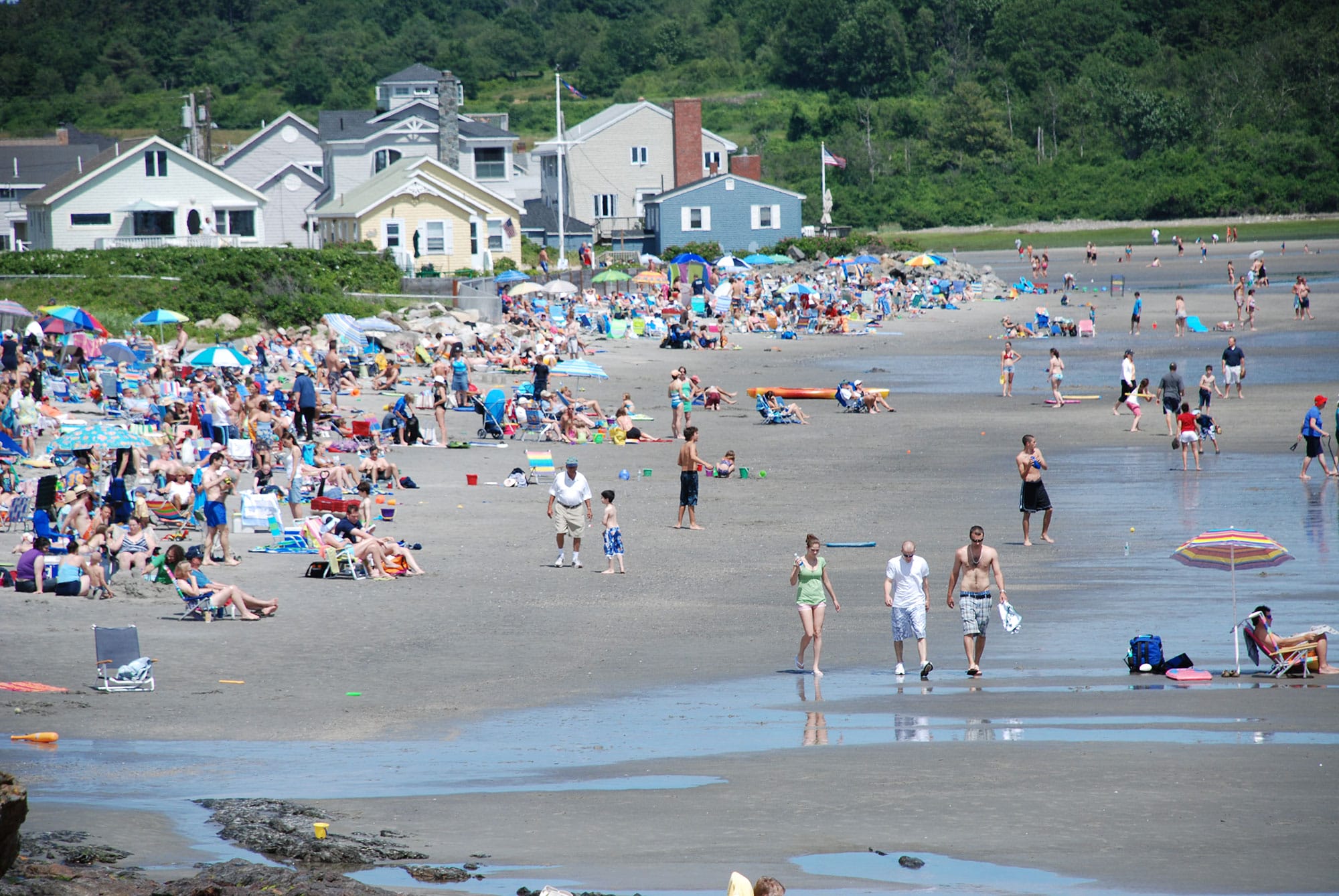 A crowd of people on a beach.